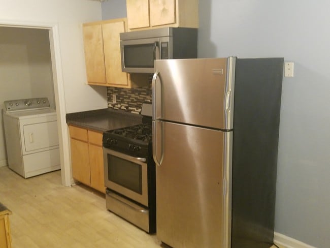 Building Photo - 405 Hale St