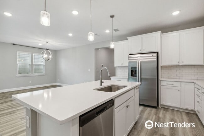 Building Photo - Enjoy Resort-Style Amenities in Beautiful ...
