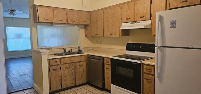Building Photo - 3120 E Tower Ct