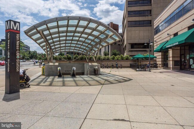 Building Photo - 3808 Veazey St NW