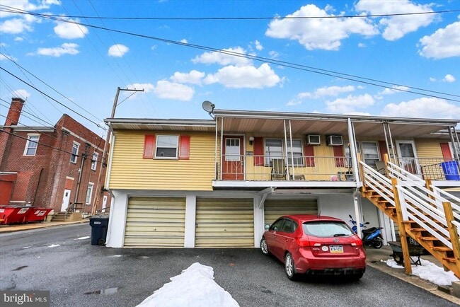 Building Photo - 105 W Main St