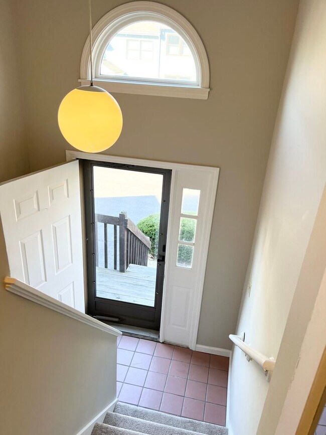 Building Photo - Rarely available Lake Vista Townhouse - en...