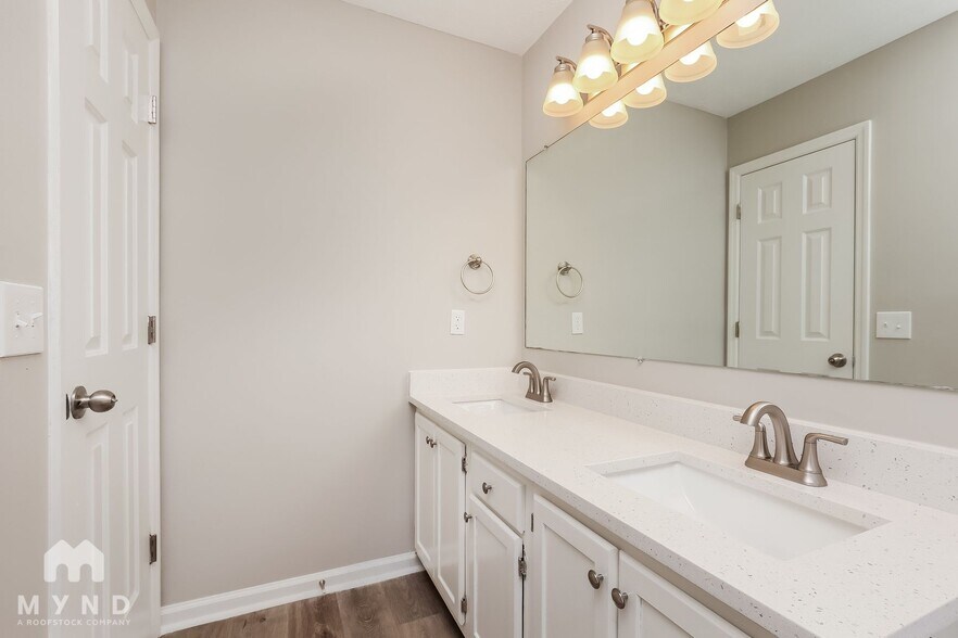 Building Photo - 526 Freedom Ct