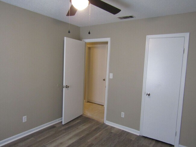 Building Photo - 255 Garden Cir