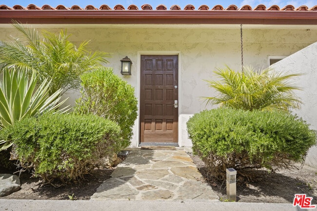 Building Photo - 29500 Heathercliff Rd