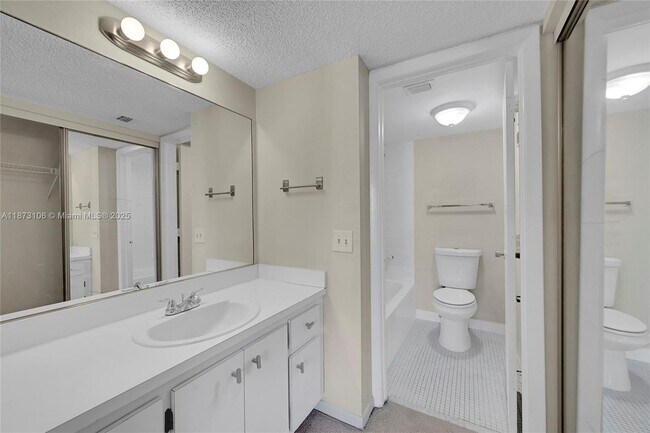 Building Photo - 1100 NW 87th Ave