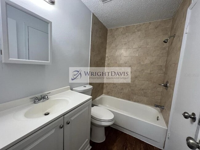 Building Photo - 3151 Bloomingdale Villas Ct