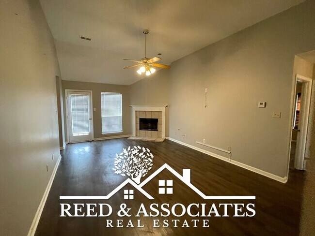 Building Photo - 3 Bedroom in Oakland!