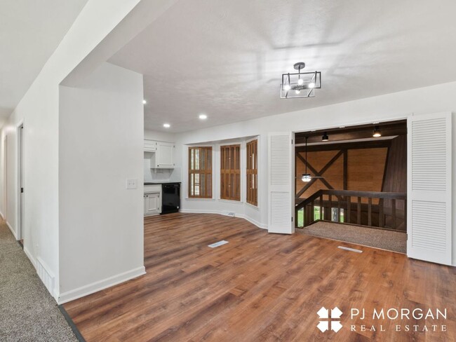 Building Photo - 5 Bedroom, 3 Bathroom - Newly Updated