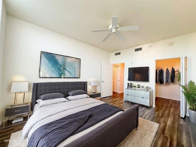 Building Photo - 2421 NE 65th St