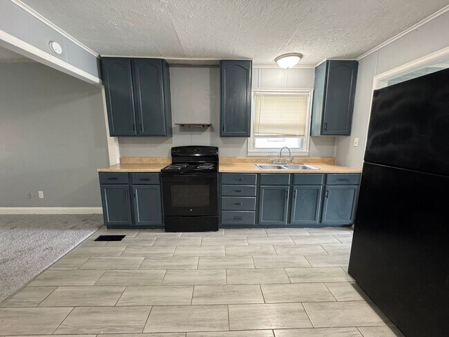 Building Photo - Southeast 3 Bedroom 1 Bath