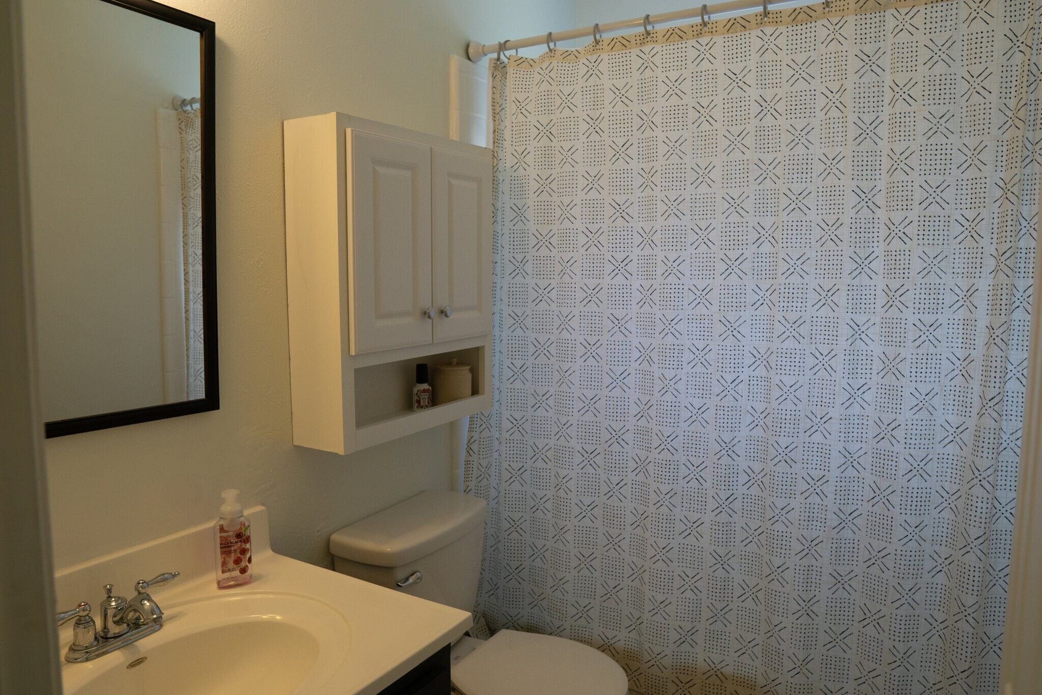 Building Photo - 737 Hallvale Dr