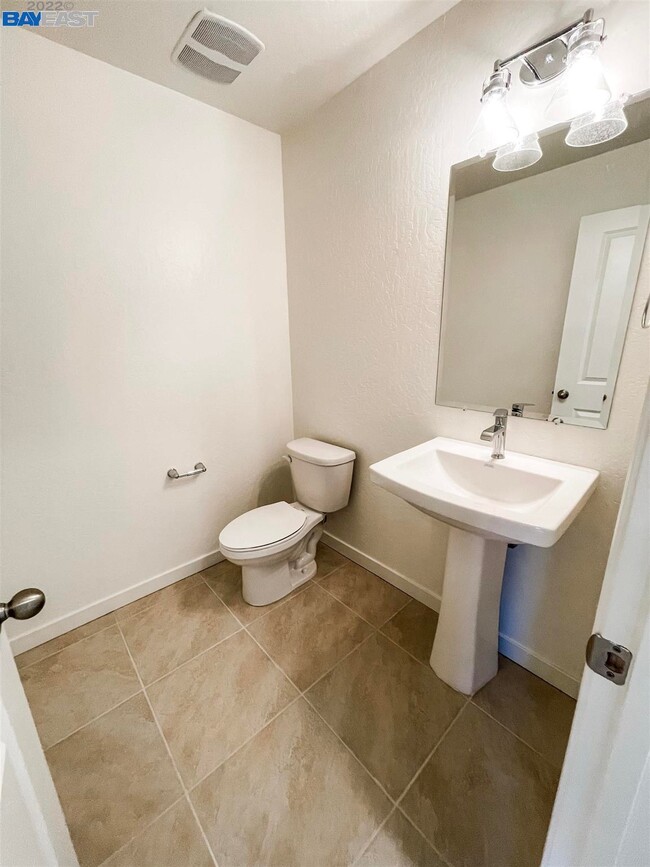 Building Photo - 2280 Craig Ct