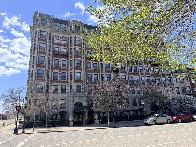 Building Photo - 464 Commonwealth Ave