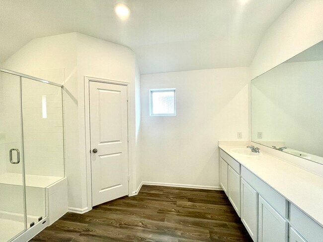 Building Photo - 2940 Tantara Dr