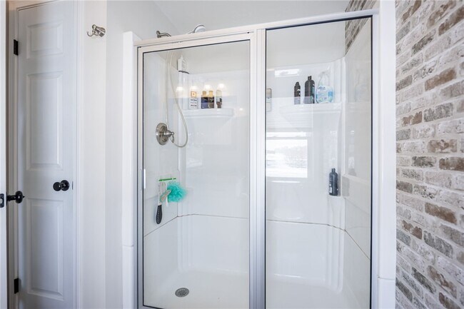 Building Photo - 7497 Lake Ave
