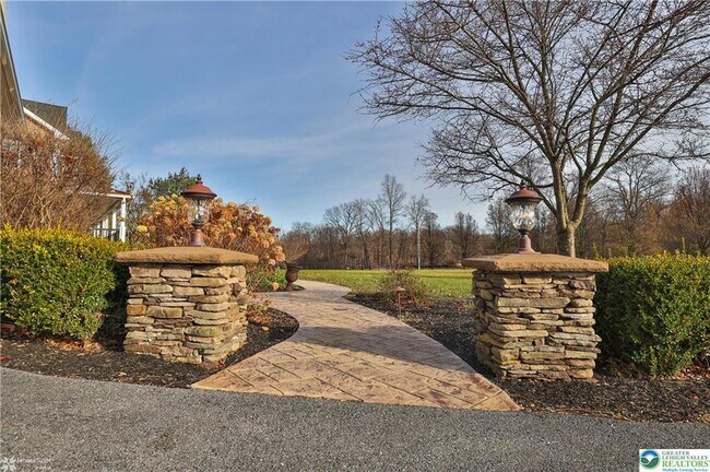 Building Photo - 284 Walker Rd