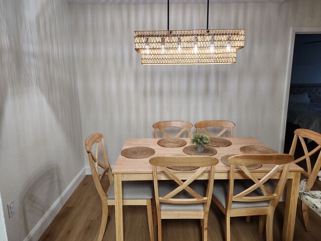 Building Photo - 8926 Manor Loop