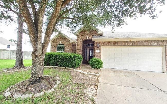 Building Photo - 25047 Lenora Dr