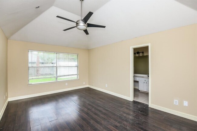 Building Photo - 18626 Droitwich Dr