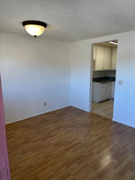 Building Photo - 919 E Windsor Rd