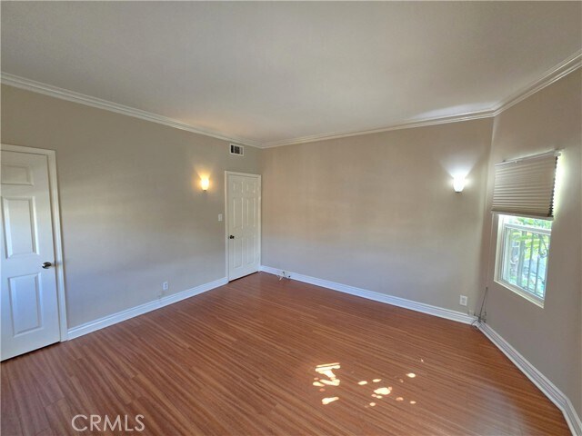 Building Photo - 251 N Kenmore Ave