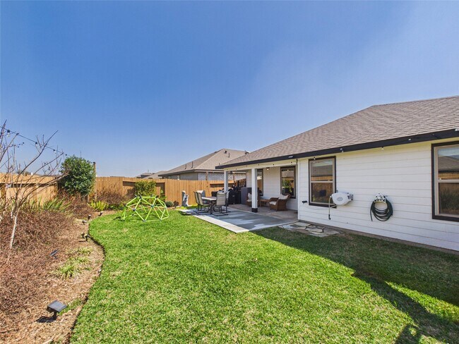 Building Photo - 11020 33rd Ave N