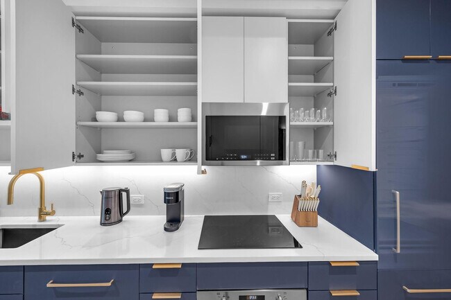 Building Photo - 980 6th Ave