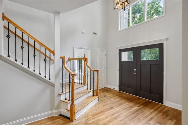 Building Photo - 210 Aerie Ct