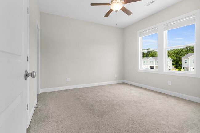 Building Photo - 139 Pasture Ln