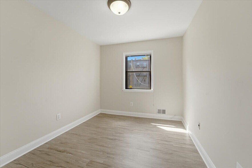 Building Photo - 295 9th St