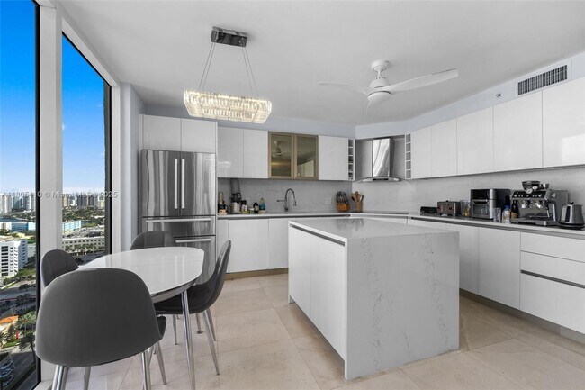 Building Photo - 17555 Collins Ave