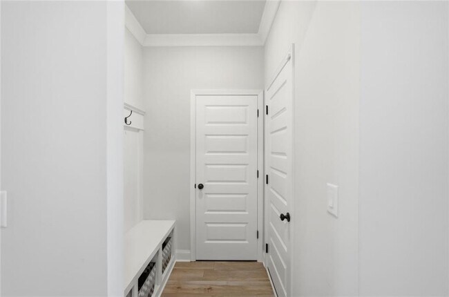 Building Photo - 2700 Westgate Park Dr
