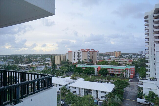 Building Photo - 525 N Ocean Blvd