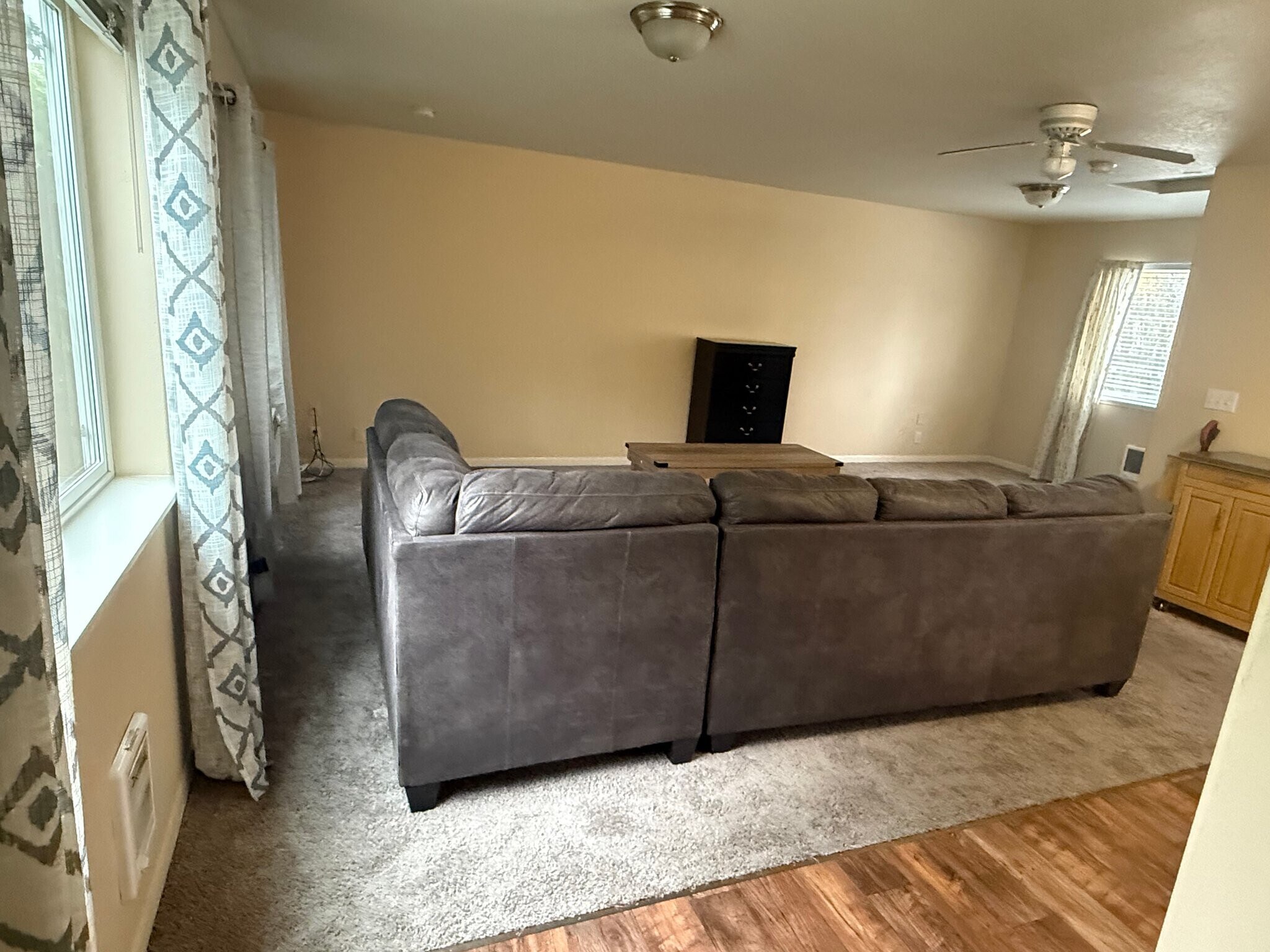 Building Photo - 1 NE Fairview Ave