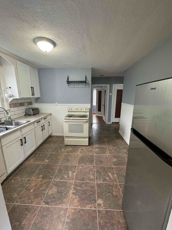 Building Photo - 12214 Louisiana Ave