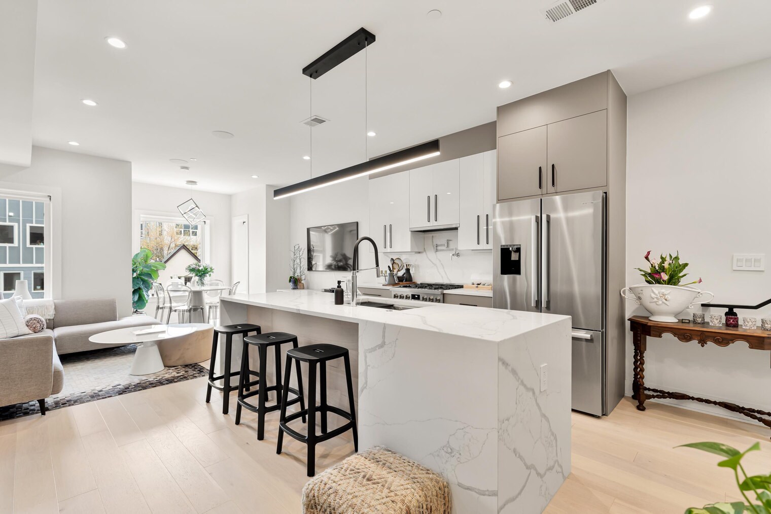 Building Photo - 2478 1/2 Ontario Road Northwest-SI ID1011218P