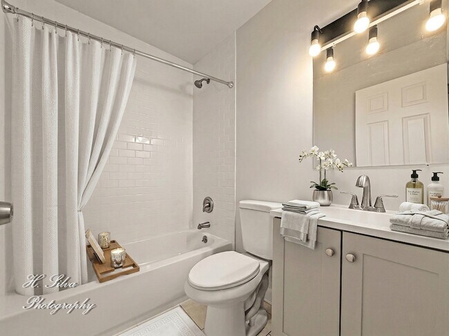 Building Photo - 5 Arrowhead Dr