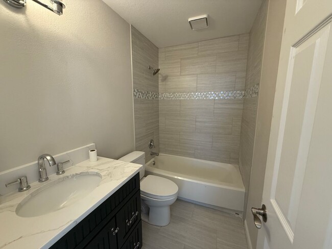 Building Photo - 818 Spyglass Cir