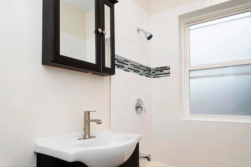 Building Photo - 319 Kedzie St