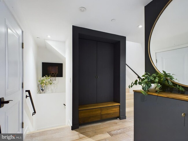 Primary Photo - 1114 Shackamaxon St