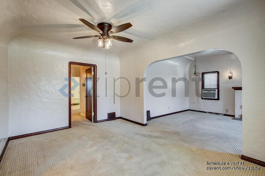 Building Photo - Unit