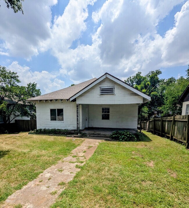 Building Photo - 910 Chicamauga Ave