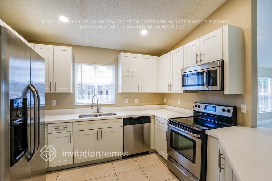 Building Photo - 6249 Island Way