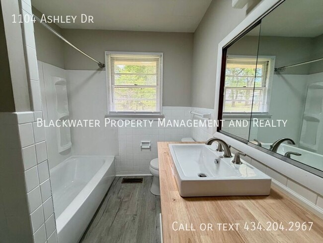 Building Photo - 1104 Ashley Dr