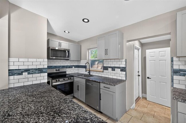 Building Photo - 2245 17th Ave S