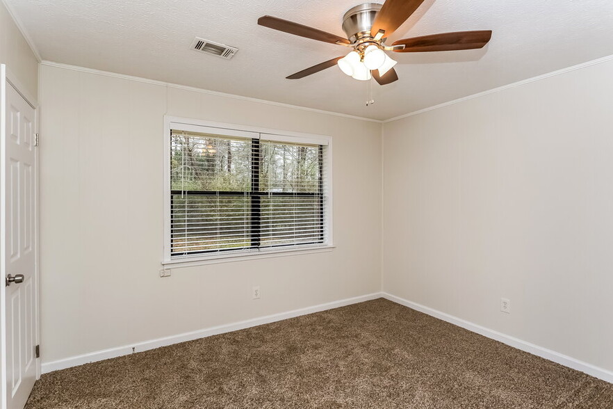 Building Photo - 5 Silverwood Dr