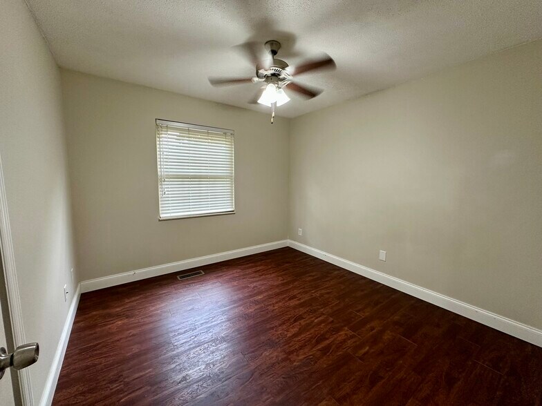 Building Photo - 1812 Sedgewick Dr