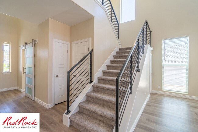 Building Photo - Stunning 4 Bedroom Home. Dog friendly!