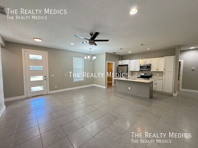 Building Photo - 205 Hibiscus Ln